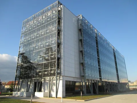 5D TECH Insights: How CdTe Photovoltaic Glass Is Transforming Modern BIPV Curtain Walls
