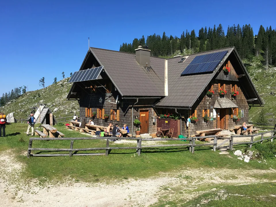 Advantages of a Photovoltaic Solar Roof Energy Storage System – image 1